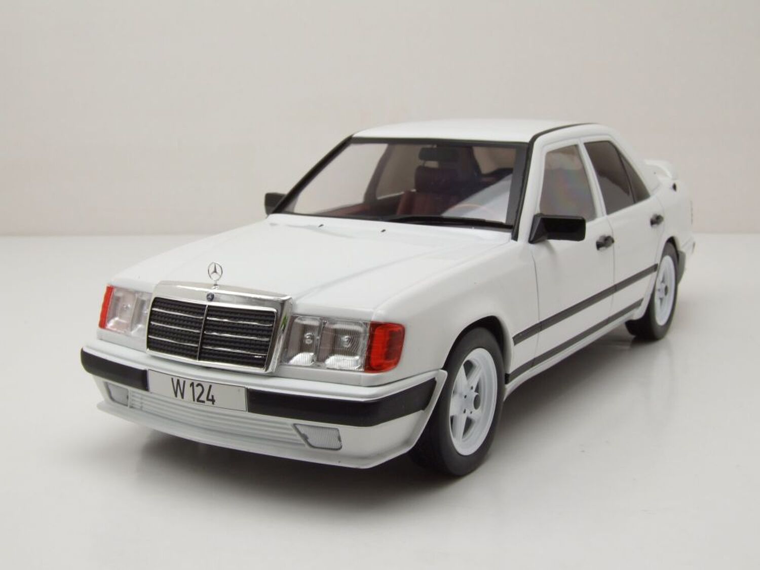 Mercedes W124 Tuning 1986 weiß Modellauto 1:18 MCG | eBay